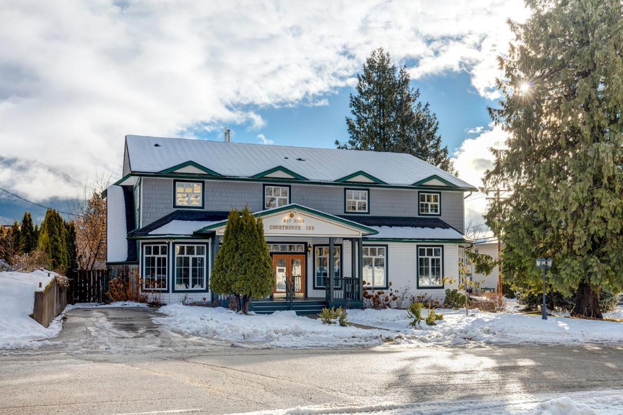 Courthouse Inn Revelstoke Exterior photo