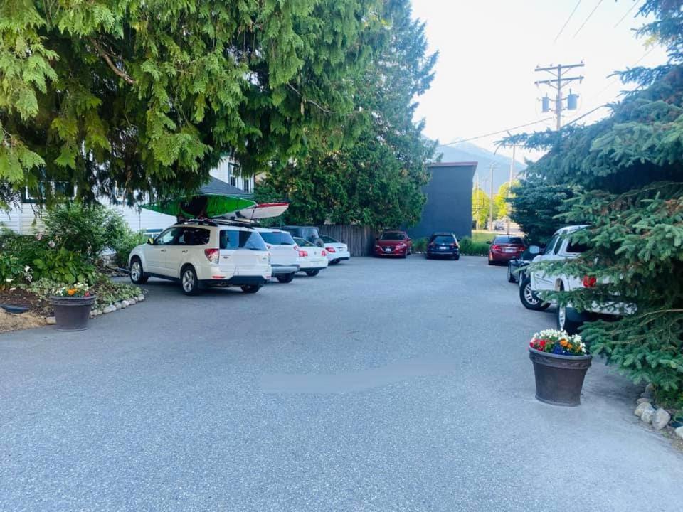 Courthouse Inn Revelstoke Exterior photo